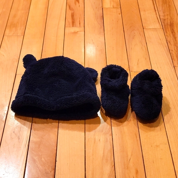 GAP Other - Baby GAP Navy Sherpa Hat and Booties Set, 0 - 3 Months
